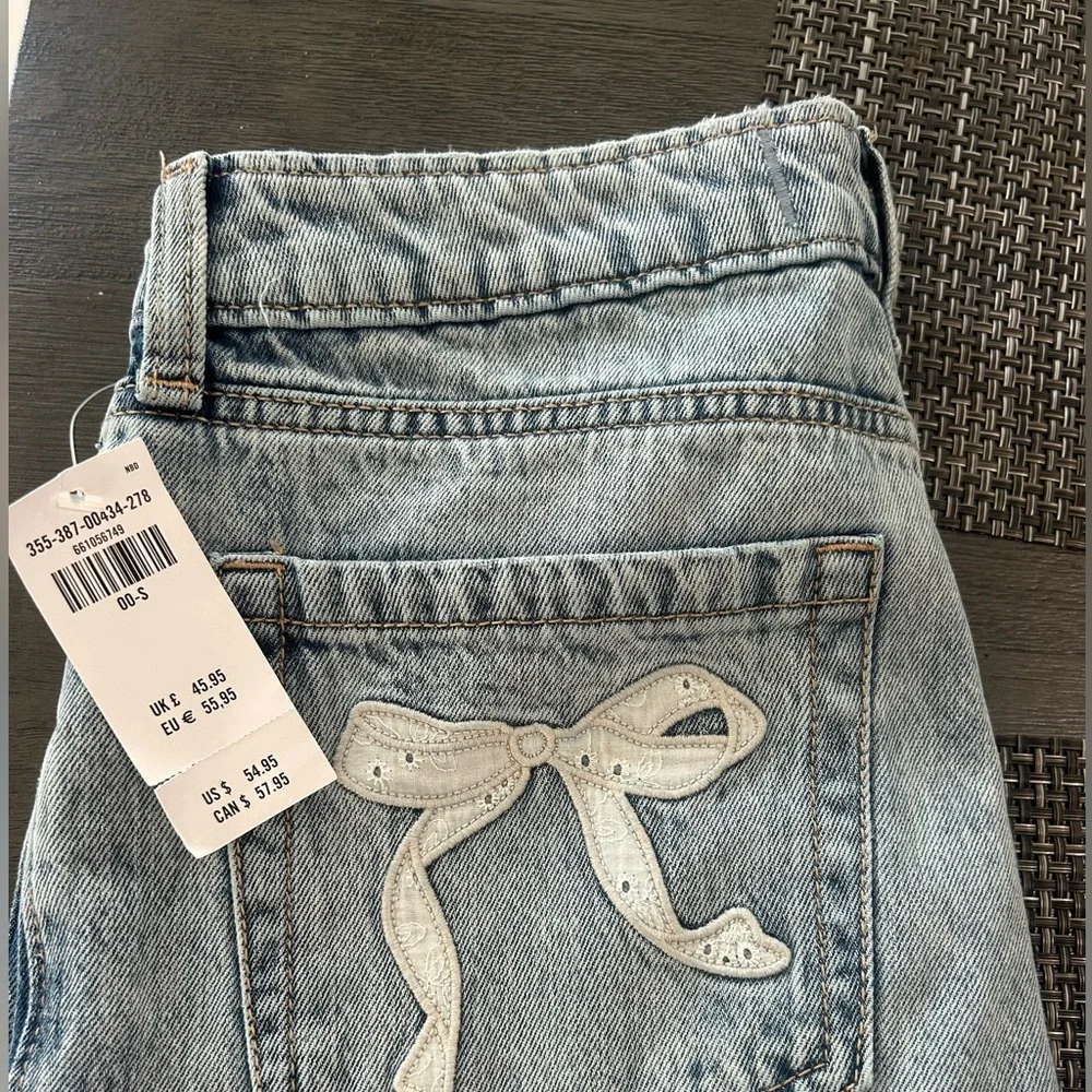 Hollister Low Rise Light Blue Jeans w/bows on pockets - Picture 9 of 11